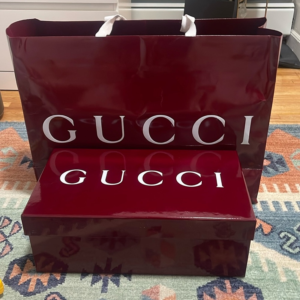 Gucci shopping bag with box